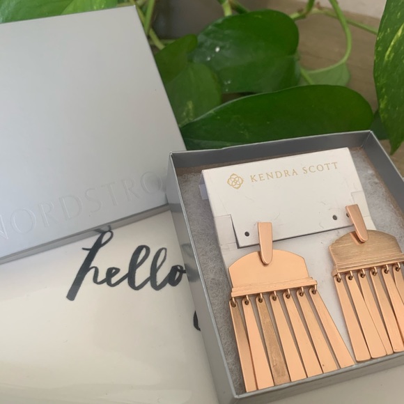 Kendra Scott Layne Earrings - Picture 2 of 4